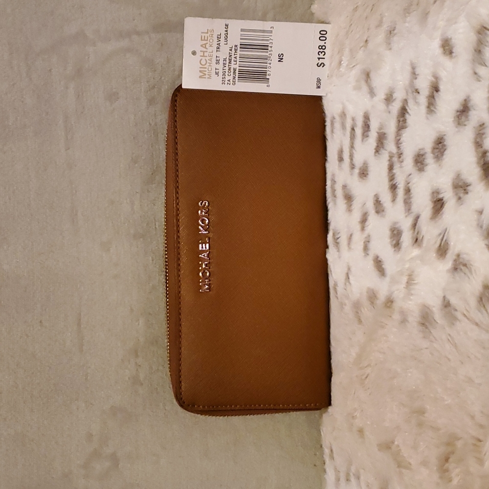 Michael Kors Jet Set Travel Wallet Saffiano Leather Luggage Color NWT